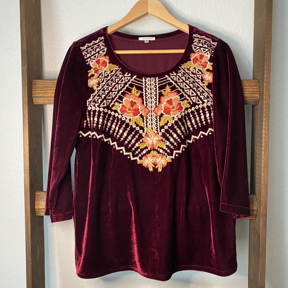 Jodifl Boho/Hippie Velvet Embroidered TopWomen’s M